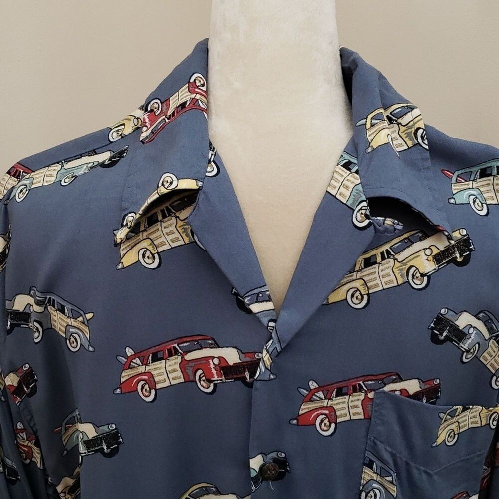 Utility Vintage Car Print on Slate Blue Background Short Sleeve Men's Shirt, Med